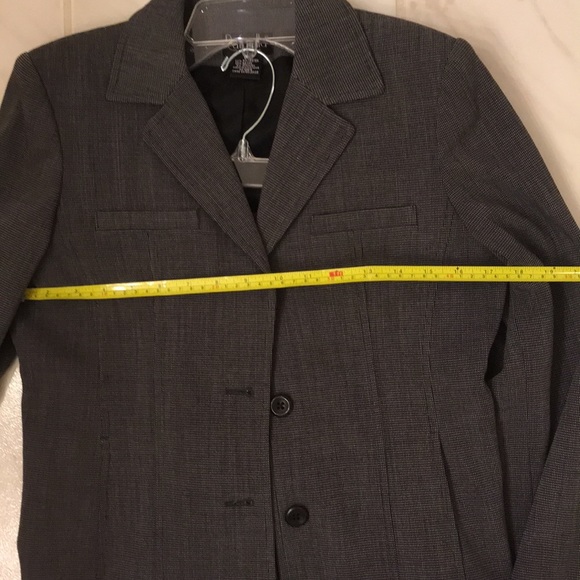 women’s suit - Picture 6 of 7